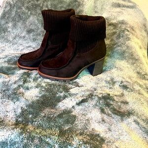 Black winter boot wear up or fold down never worn size 10